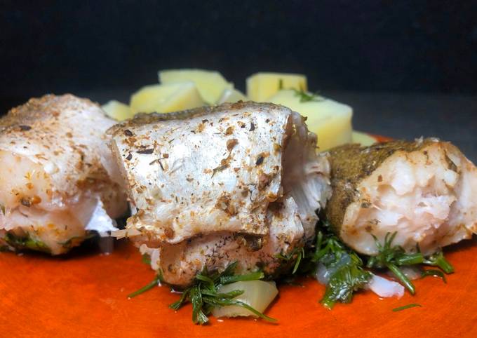 Как можно вкусно приготовить в мультиварке рыбу: три рецепта