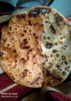 आलू का पराठा (aloo ka paratha recipe in Hindi) रेसिपी मुख्य फोटो