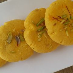A picture of Kesar pista cookies.