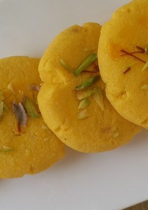 A picture of Kesar pista cookies.