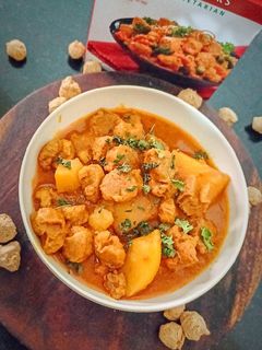 सोया वडी आलू सब्जी (Soya vadi aloo sabzi recipe in hindi) रेसिपी मुख्य फोटो
