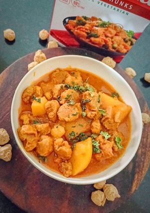 सोया वडी आलू सब्जी (Soya vadi aloo sabzi recipe in hindi) रेसिपी मुख्य फोटो