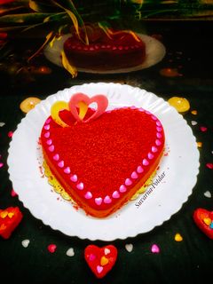 रेड वेलवेट केक (Red velvet cake recipe in marathi) रेसिपी चे मुख्य फोटो 