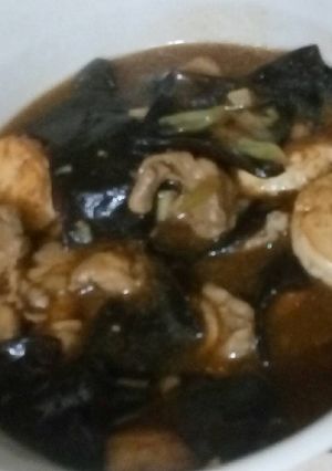 A picture of Sapo Chicken Tofu with Black Mushroom.