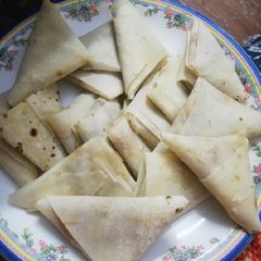 A picture of Chicken Samosas.
