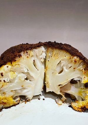 Une photo de Chou-fleur rôti en croûte d’épices