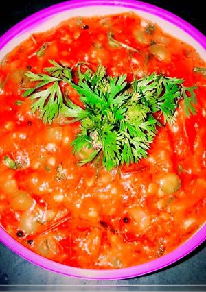 A picture of Mexican salsa sauce.
