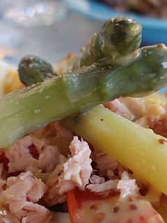 Una foto de Ensalada de espárragos con vinagreta de mostaza