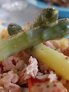 Una foto de Ensalada de espárragos con vinagreta de mostaza