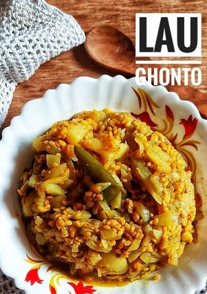 A picture of Moong Dal Diye Lau Ghonto.