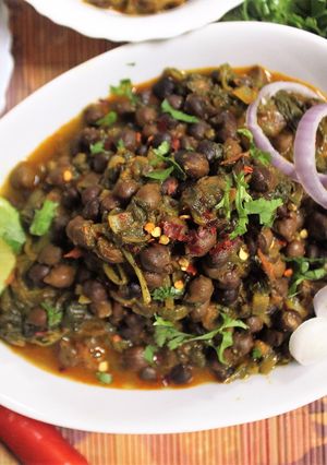 A picture of Chana Palak Masala.