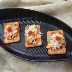 A picture of Cheesy Cream Cracker Bites.