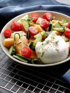 Une photo de Salade de melon d'été et burrata