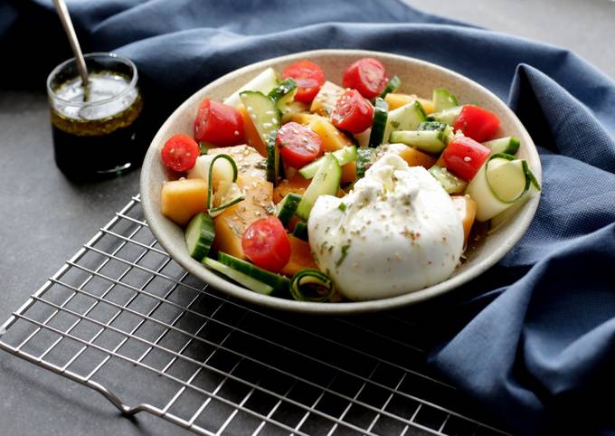 Salade de melon d'été et burrata