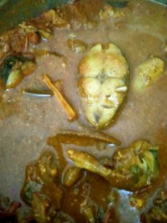 வஞ்சிரம் மீன் குழம்பு (Vanjiram meen kulambu recipe in tamil) செய்முறை முக்கிய புகைப்படம்