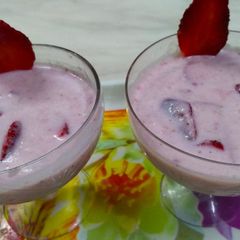 A picture of Strawberry Rabdi.