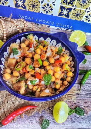 A picture of Mix Plate Chana Chat.