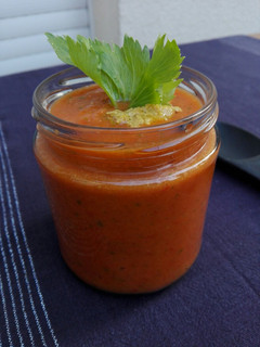 Una foto de Gazpacho andaluz a la mostaza