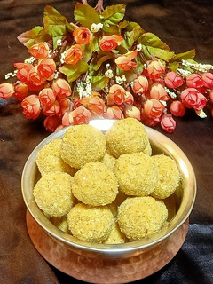 मूंगदाल व मिलेट लड्डू रेसिपी मुख्य फोटो