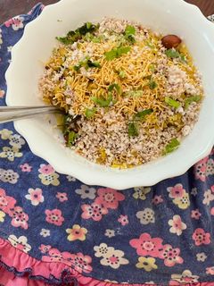 कांदा पोहे (kanda pohe recipe in marathi) रेसिपी चे मुख्य फोटो 