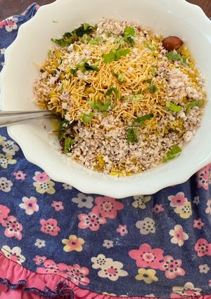 कांदा पोहे (kanda pohe recipe in marathi) रेसिपी चे मुख्य फोटो