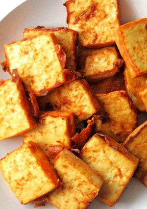 A picture of Sriracha Tofu.
