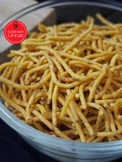 તીખા ગાંઠિયા (Tikha Gathiya Recipe In Gujarati) રેસીપી મુખ્ય ફોટો