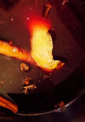 Hình của món Rượu vang nóng (mulled wine) công thức của Jamie Oliver.