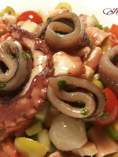 Una foto de Salpicón de pulpo al pimentón y anchoas caseras
