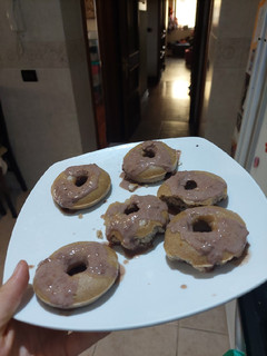 Una foto de Donas de proteína y almendra keto