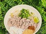 เส้นหมี่หมูสับต้มยำแห้ง