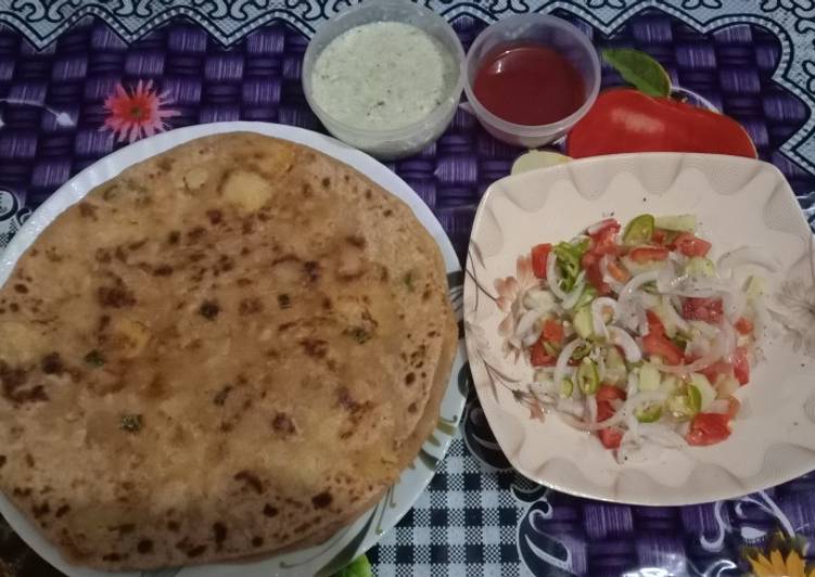 Recipe of Award-winning Aloo ke parate with raita& salad