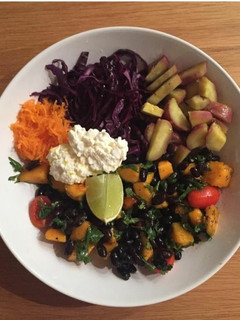 Foto de Salada de Feijao Preto com Manga e Coentros