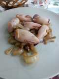 Txipirones encebollados