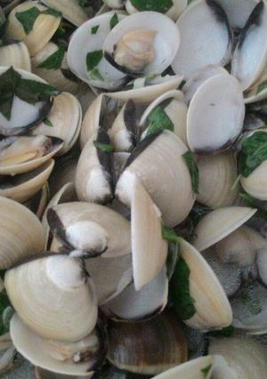 Hình của món Ngao(Nghêu) xào húng quế.