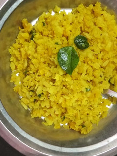 પૌવા (Poha Recipe In Gujarati) રેસીપી મુખ્ય ફોટો