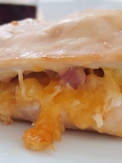 Una foto de Pechuga rellena de queso y bacon