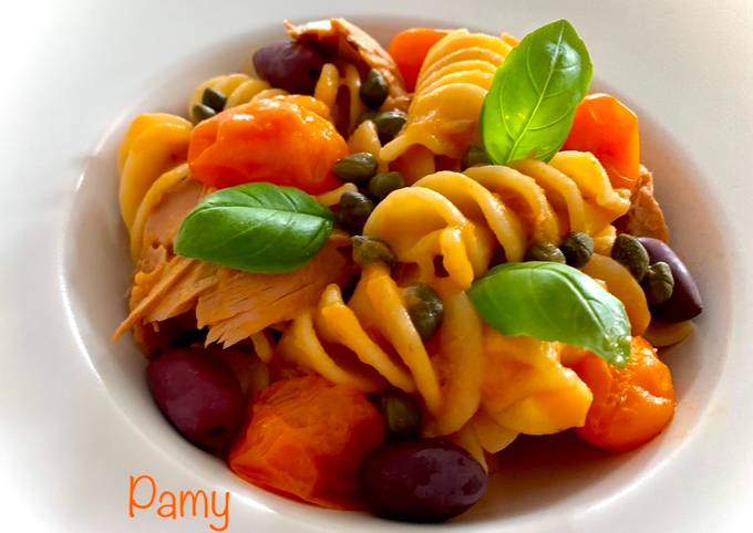 FUSILLOTTI TONNO, POMODORINI GIALLI, CAPPERI, OLIVE TAGGIASCHE