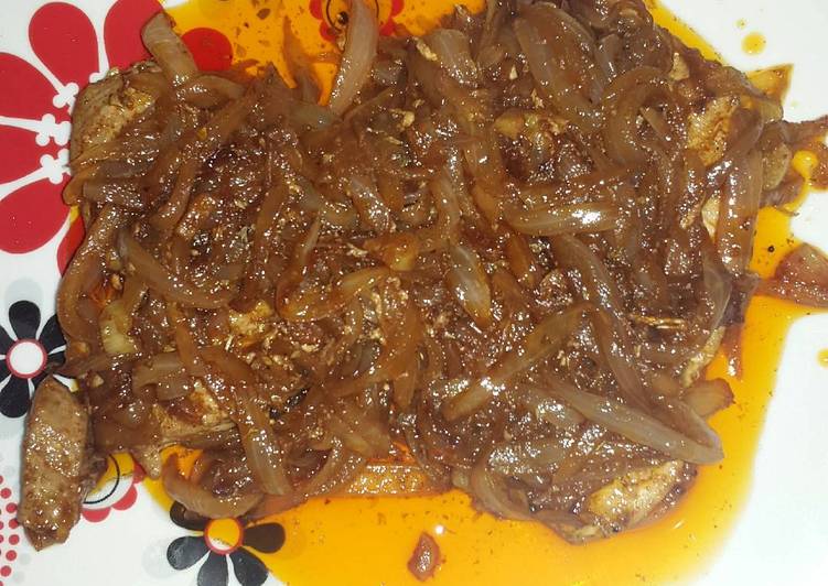 Atún encebollado en soja
