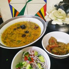 A picture of Daal palak.