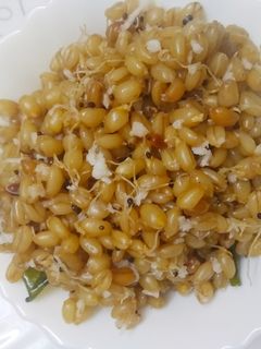முளைகட்டிய கோதுமை சுண்டல் செய்முறை முக்கிய புகைப்படம்