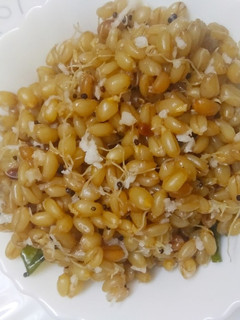 முளைகட்டிய கோதுமை சுண்டல் செய்முறை முக்கிய புகைப்படம்