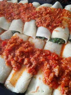 Una foto de Canelones rellenos de acelga y bechamel