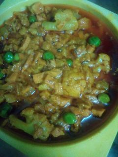 गोभी,हल्दी,मटर की सब्जी (gobhi haldi matar ki sabzi recipe in Hindi) रेसिपी मुख्य फोटो