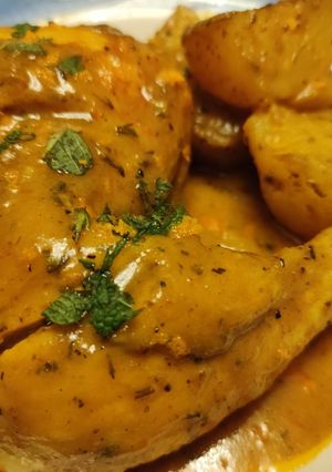 Una foto de Pollo Asado con Leche de Coco, Curry y Kimchi