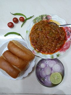 પાવભાજી (Pav Bhaji Recipe In Gujarati) રેસીપી મુખ્ય ફોટો