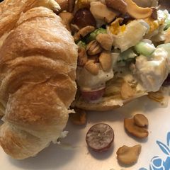 A picture of Chicken Salad with Cashews.