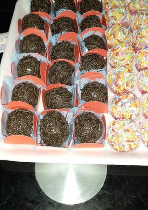Una foto de Brigadeiros de chocolate con naranja
