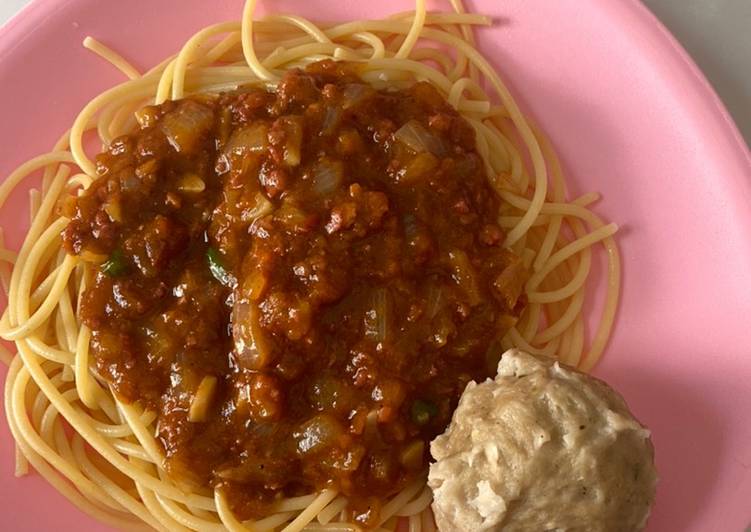 makanan Spaghetti Bolognese Pedas Mantap yang Lezat