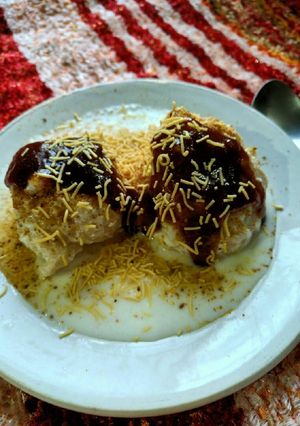 A picture of Dahi Vada.
